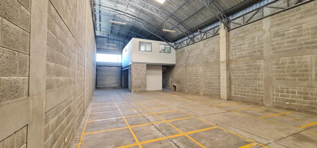 Ofibodega en RENTA en El Naranjo - 240 mts2. — Bodega / Ofibodega en Venta en Condado Naranjo, Zona 4 Mixco, Guatemala, Ciudad — foto 1 de 2