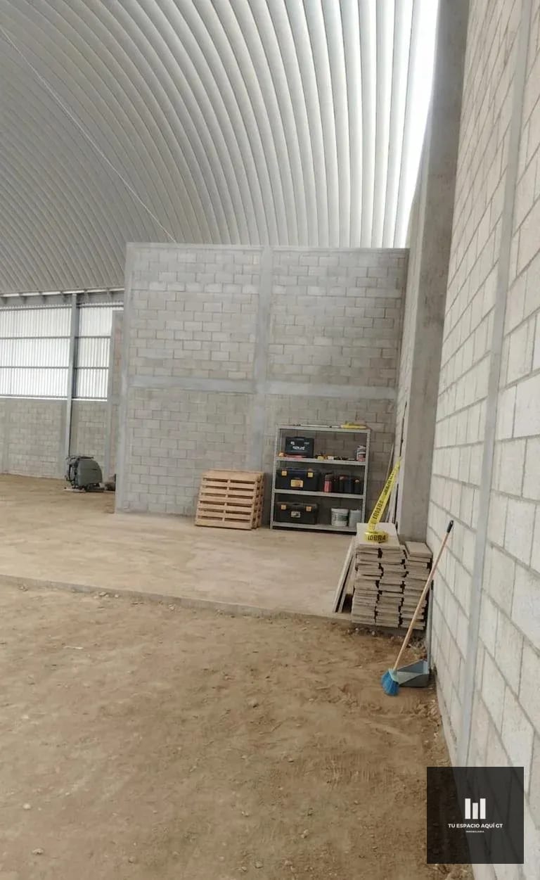 Preciosa Bodega En Renta En Chimaltenango de 2,000 metros — Bodega / Ofibodega en Alquiler en Chimaltenango 1, Chimaltenango, Chimaltenango — foto 2 de 5