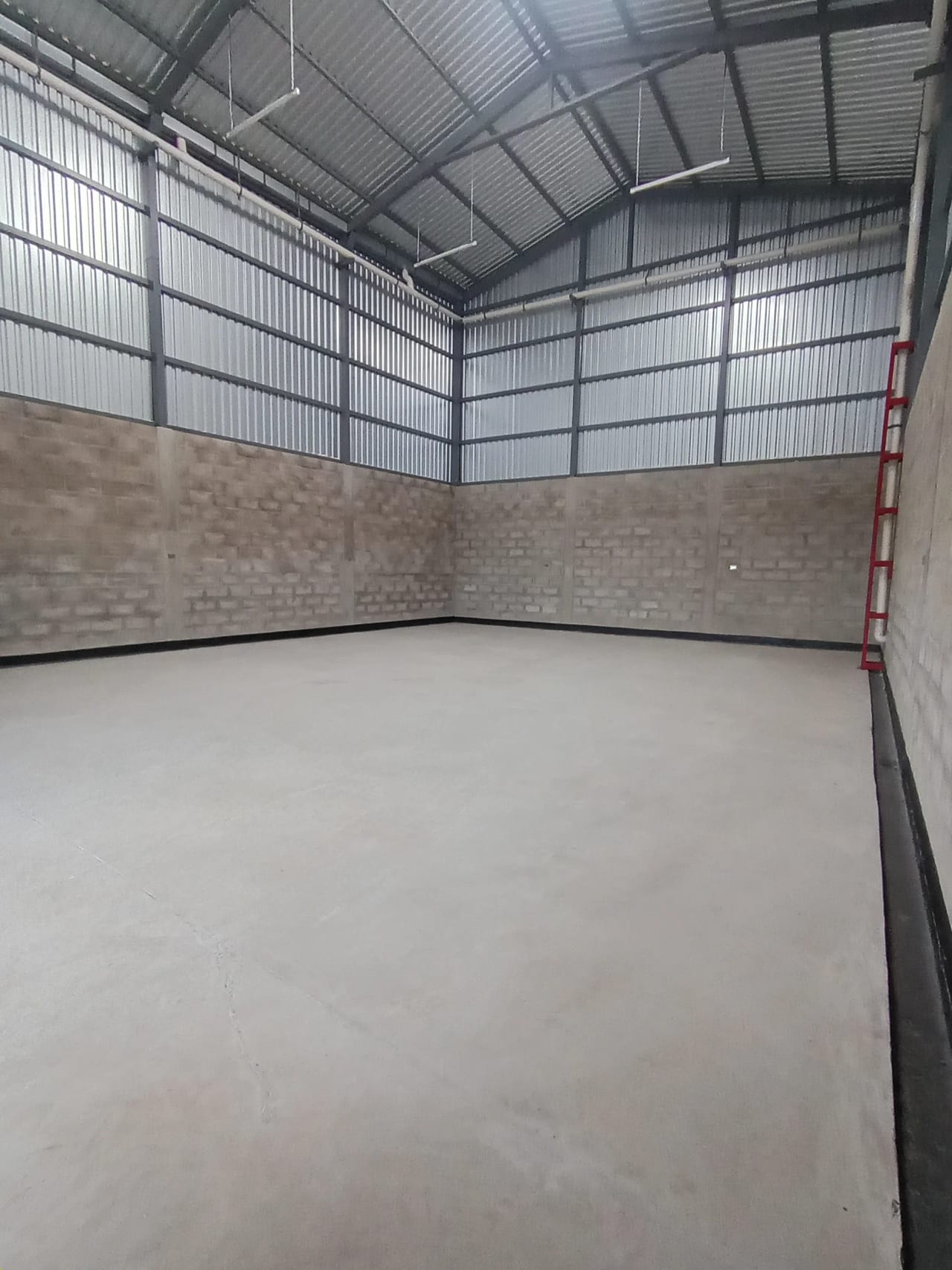 Bodega Versátil de 130 m² | En Complejo Industrial, San Andrés Itzapa Chimaltenango — Bodega / Ofibodega en Alquiler en San Andrés Itzapa, Chimaltenango — foto 3 de 6