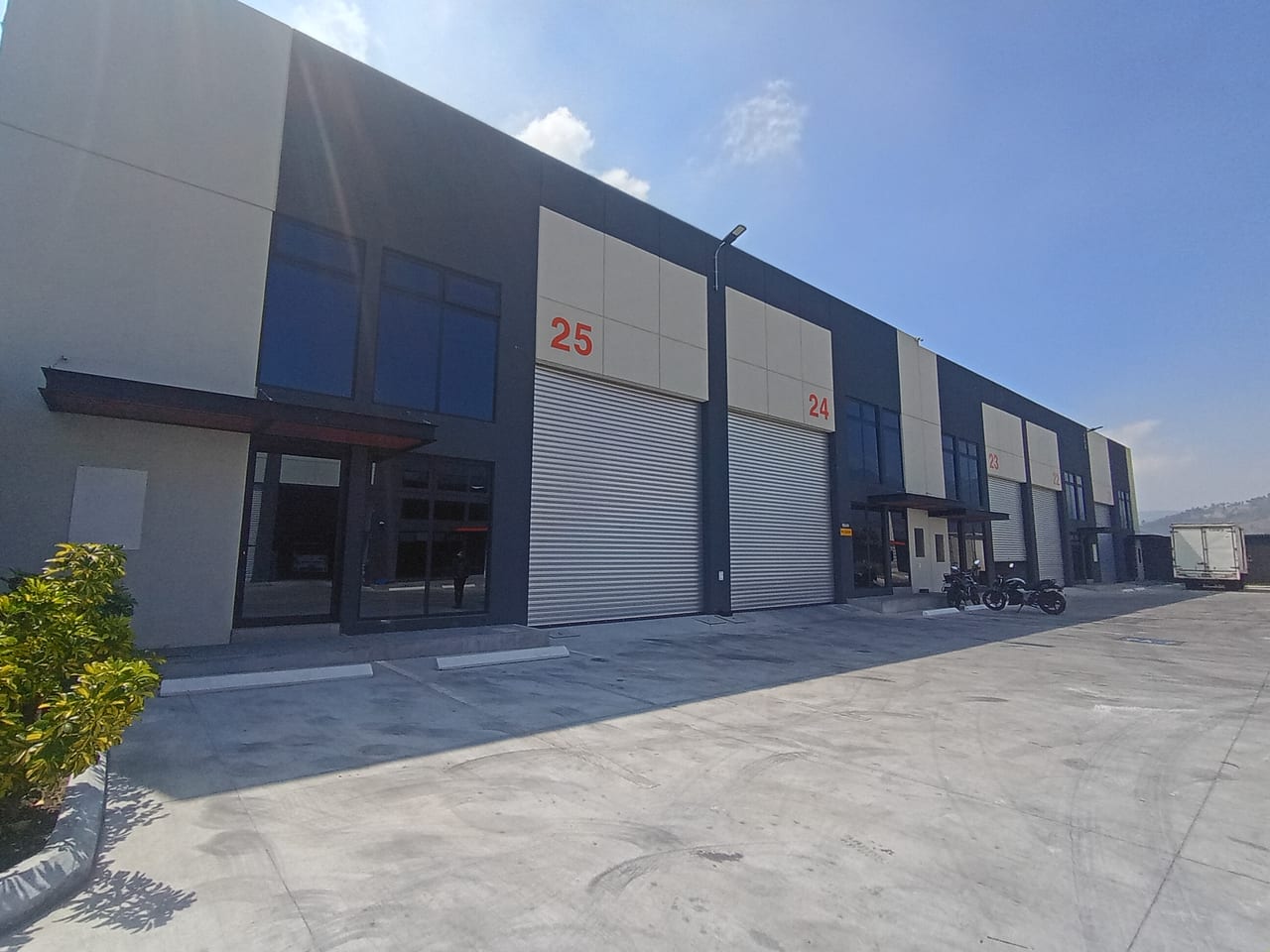 🏢 Ofiespacio en Renta | desde 176.25 m² de Construcción — Bodega / Ofibodega en Alquiler en San Andrés Itzapa, Chimaltenango — foto 1 de 4