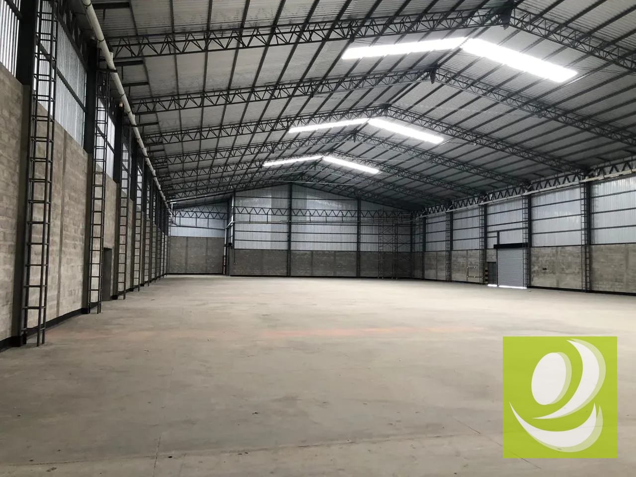 NAVE INDUSTRIAL EN RENTA | CHIMALTENANGO / SAN ANDRES ITZAPA — Bodega / Ofibodega en Alquiler en San Andrés Itzapa, Chimaltenango — foto 1 de 8