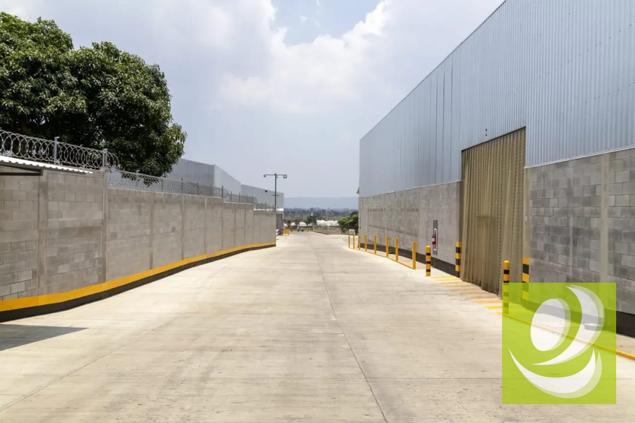 NAVE INDUSTRIAL EN RENTA | CHIMALTENANGO / SAN ANDRES ITZAPA — Bodega / Ofibodega en Alquiler en San Andrés Itzapa, Chimaltenango — foto 6 de 8