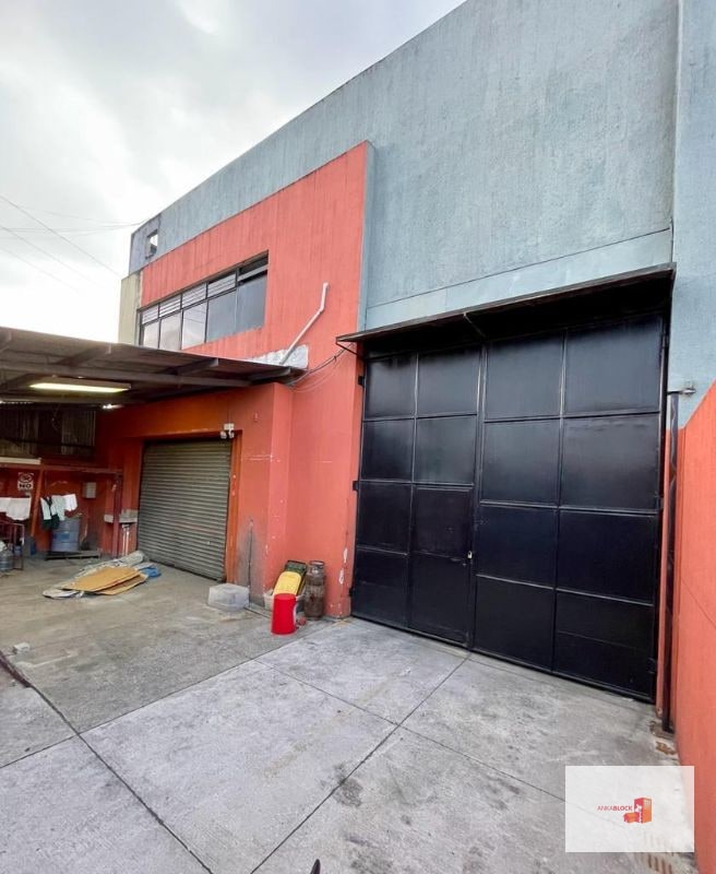Renta bodega zona 10 - 620m2 - 2 niveles - 7