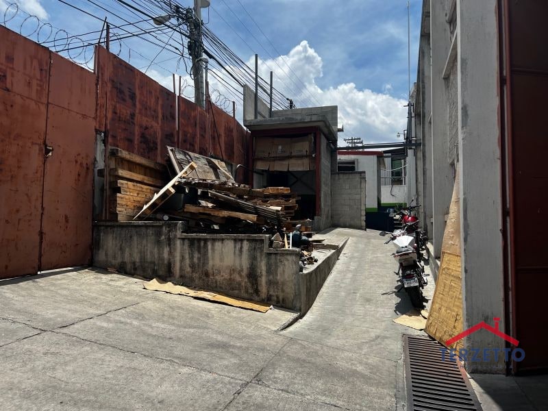 BODEGA ZONA 13 - 4