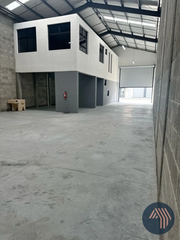ALQUILER DE OFIBODEGA PARA ESTRENAR - EMPRESARIAL CHIMALTENANGO - 9