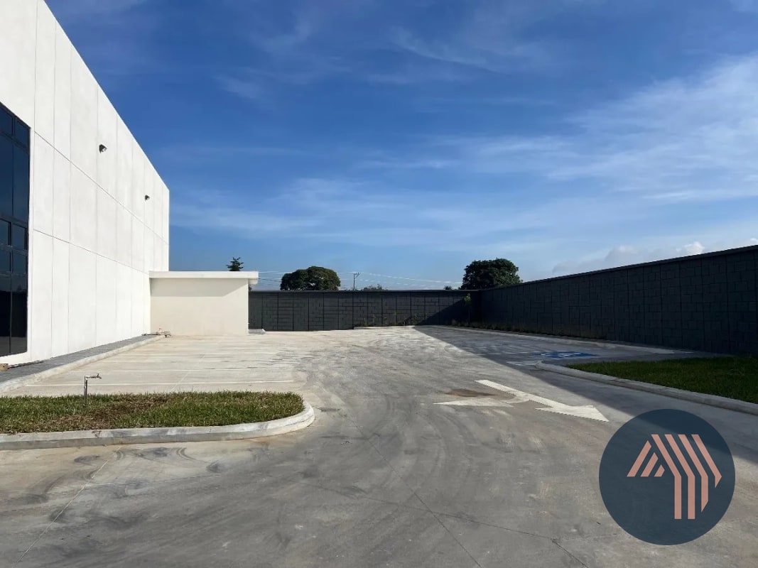 ALQUILER DE OFIBODEGA PARA ESTRENAR - EMPRESARIAL CHIMALTENANGO - 2
