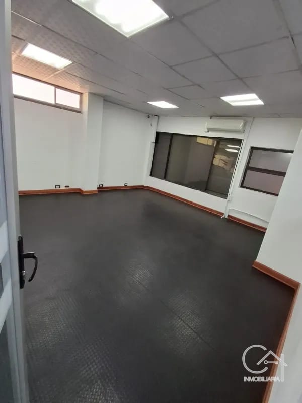 Edificio con Bodega en Alquiler – 20 Calle, Zona 10 — Bodega / Ofibodega en Alquiler en Zona 10, Guatemala, Ciudad — foto 11 de 15