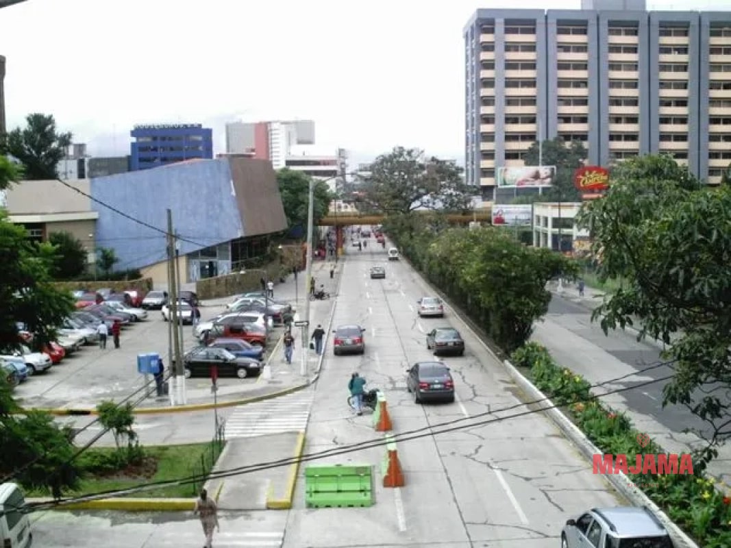 PROPIEDAD COMERCIAL EN RENTA ZONA 4, CODIGO 04_PR01 - 1
