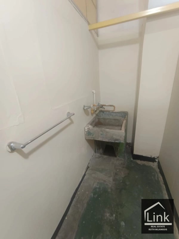 Renta de Edificio en zona 7 CASTILLO LARA - 6