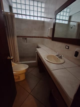 Edificio en Renta o Venta Calzada San Juan, ideal para Clínica, Hospital, SPA — Bodega / Ofibodega en Alquiler en Zona 7, Guatemala, Ciudad — miniatura 10 de 15