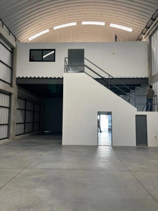 OFIBODEGA RENTA KM 13 CAES, 335 MTS2. (107 de MEZZANINE) 2 BAÑOS ~ 4 PARQUEOS $4,100 — Bodega / Ofibodega en Alquiler en Carretera a El Salvador, Guatemala, Ciudad — miniatura 4 de 5