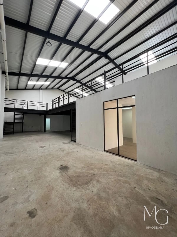 Venta/Renta BODEGA ZONA 13 - 2