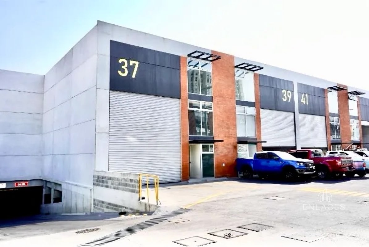 Zona 4 de Mixco • Ofibodega en Renta • Condominio Zona de Negocios San Nicolás - 1