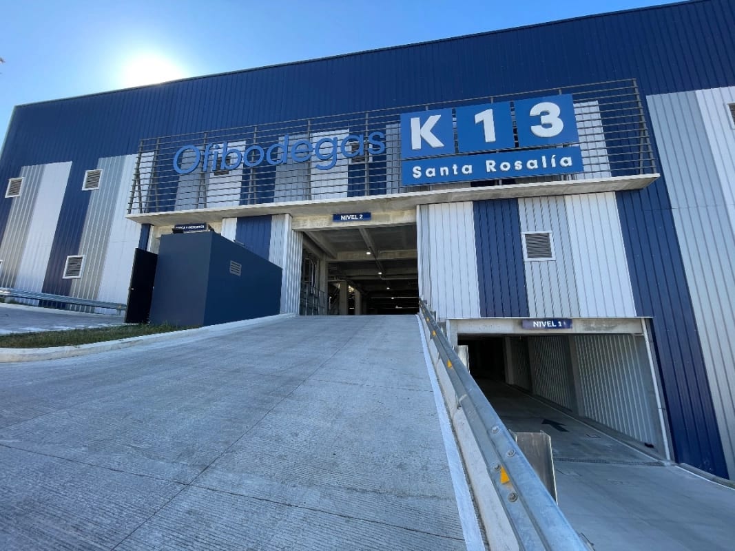 OFIBODEGA RENTA KM 13 CAES, 335 MTS2. (107 de MEZZANINE) 2 BAÑOS ~ 4 PARQUEOS $4,100 — Bodega / Ofibodega en Alquiler en Carretera a El Salvador, Guatemala, Ciudad — foto 1 de 5