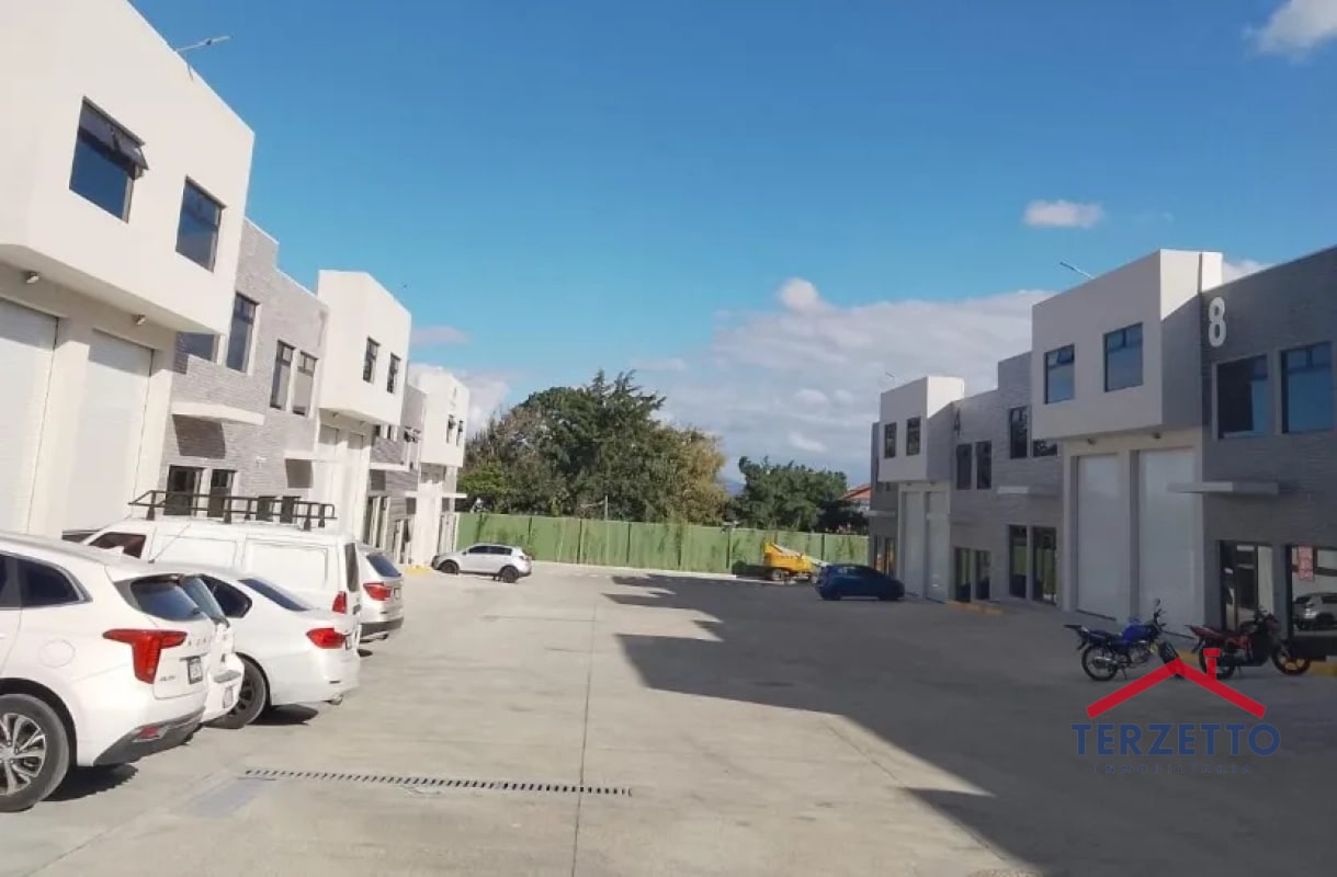 OFIBODEGA EN COMPLEJO NUEVO ¨EL ENCINAL¨ ZONA 7 - 7