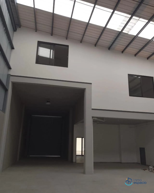 Ofibodega en renta, finalizada Calzada Roosvelt - 17