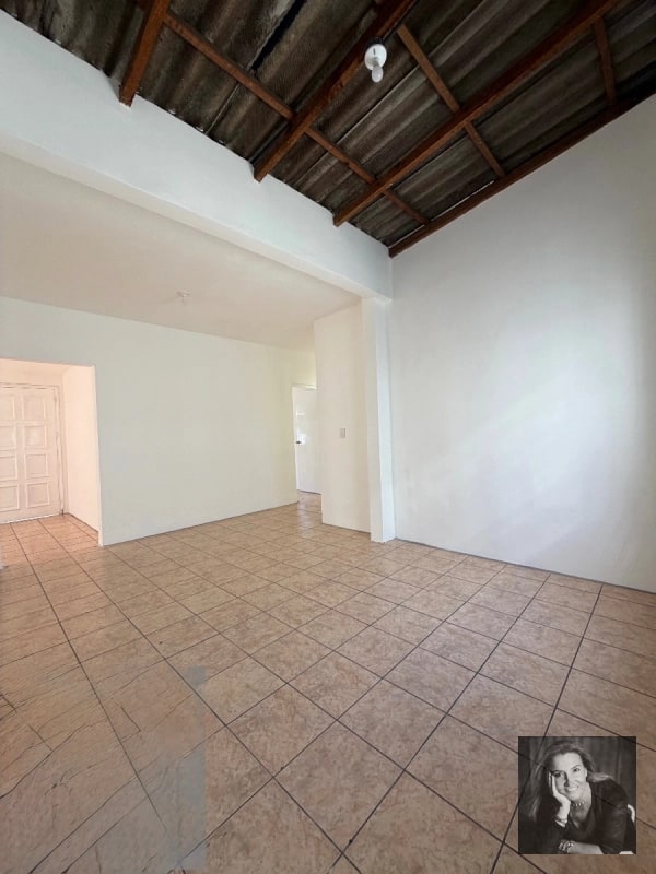 Casa para Oficinas en Renta | Zona 9, Con bodega - 11
