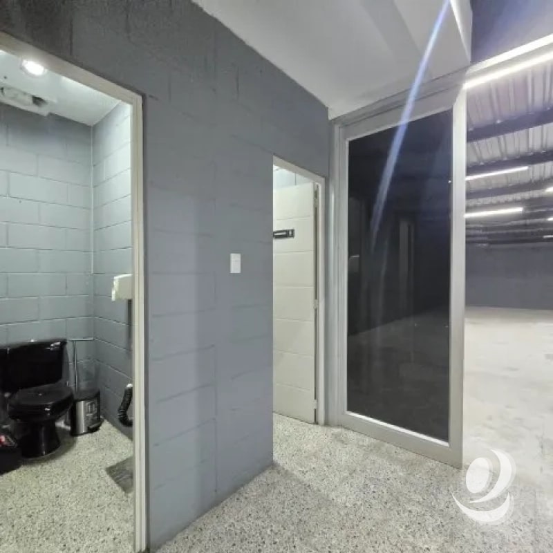 Edificio y Bodega en Renta Zona 12 sobre Aguilar Batres - 9