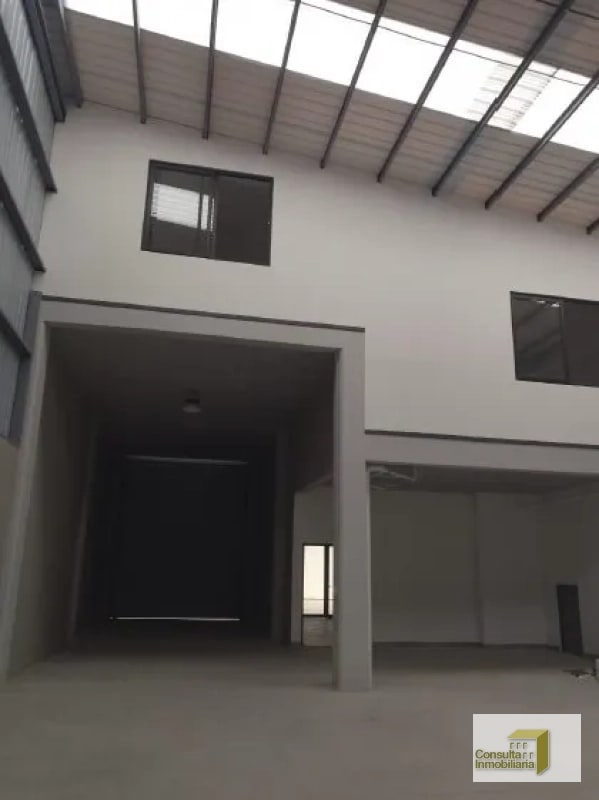 Ofibodega/ Complejo nuevo el Encinal/ 439.30 M2 - 3