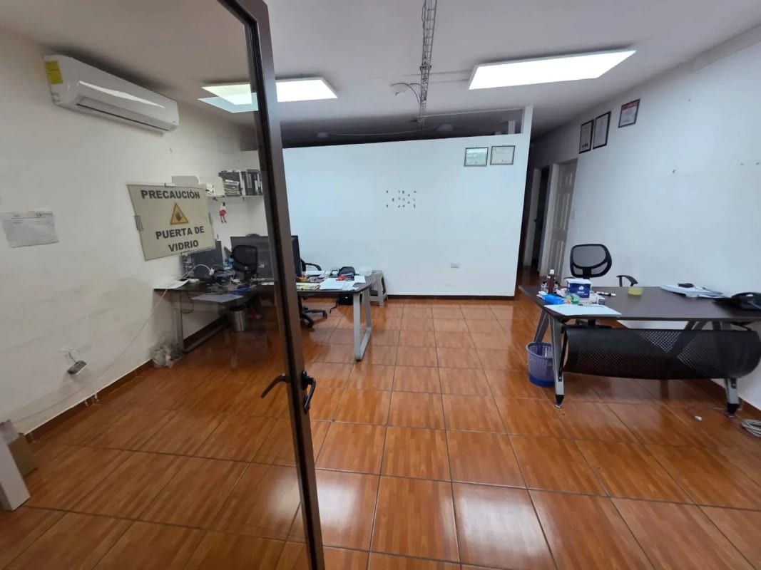 VENDO BODEGA CON CLIENTE LISTO PARA ALQUILARLA A LARGO PLAZO — Bodega / Ofibodega en Venta en Zona 2 Mixco, Guatemala, Ciudad — foto 5 de 12