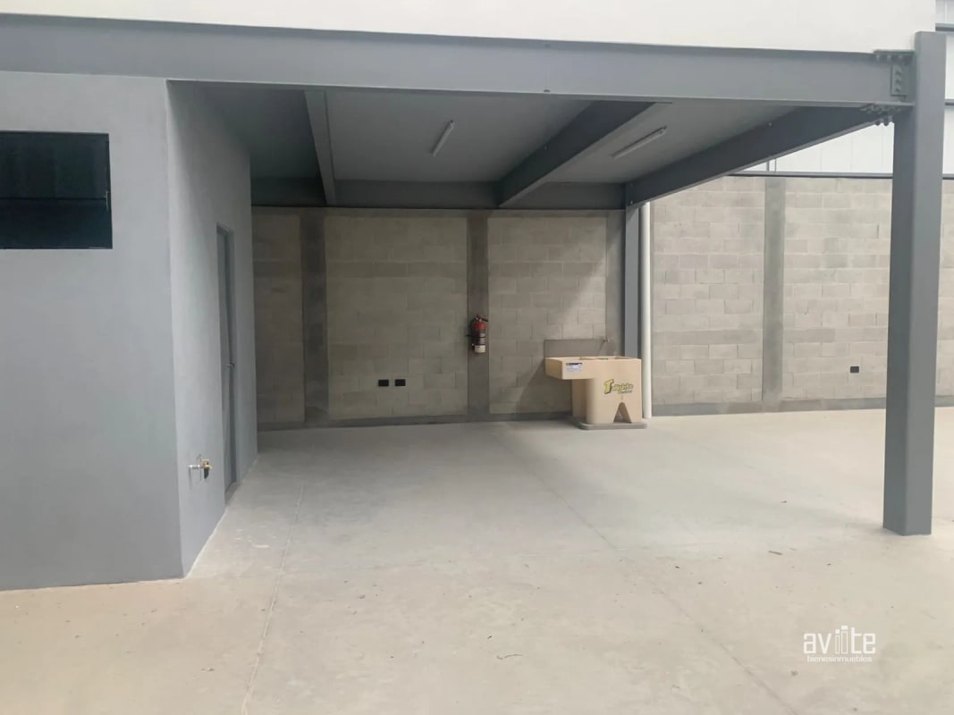 Bodega en alquiler, Empresarial Villa Canales $2,675.00 IVA y manto incluido - 2