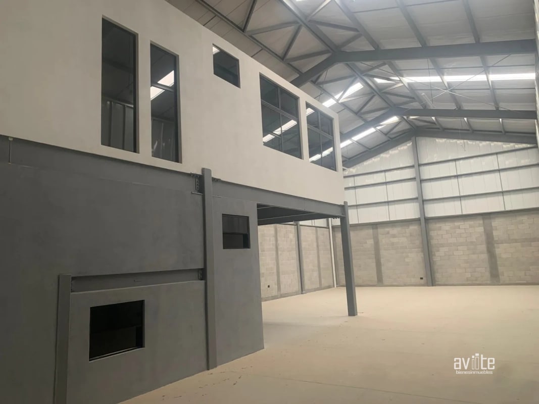 Bodega en alquiler, Empresarial Villa Canales $2,675.00 IVA y manto incluido - 3
