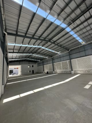 𝐁𝐎𝐃𝐄𝐆𝐀𝐒 𝐄𝐍 𝐑𝐄𝐍𝐓𝐀 – 𝐂𝐎𝐌𝐏𝐋𝐄𝐉𝐎 𝐈𝐍𝐃𝐔𝐒𝐓𝐑𝐈𝐀𝐋 𝐋𝐀𝐒 𝐓𝐔𝐍𝐀𝐒 — Bodega / Ofibodega en Alquiler en Zona 4 Mixco, Guatemala, Ciudad — miniatura 5 de 5