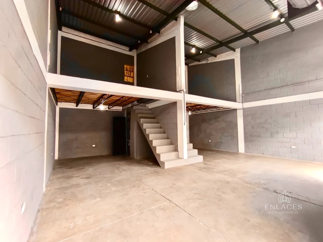 Zona 12 • Bodega en Renta • Colonia La Reformita • 100 M² - 1