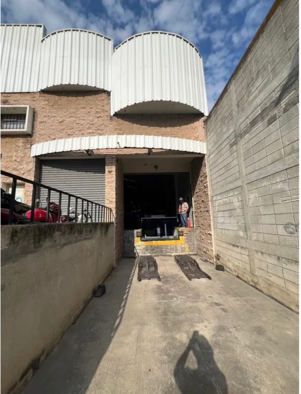 Venta o Alquiler de Bodega en Ciudad San Cristobal en Granjas — Bodega / Ofibodega en Venta en Zona 8 Mixco, Guatemala, Ciudad — foto 6 de 8