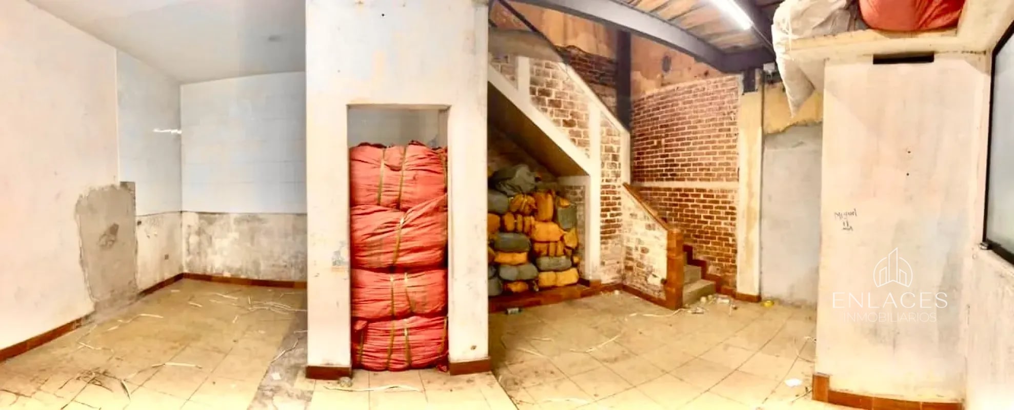 Zona 1 • Bodega en Renta • Avenida Elena • 900 M² (300 M² por nivel) - 3